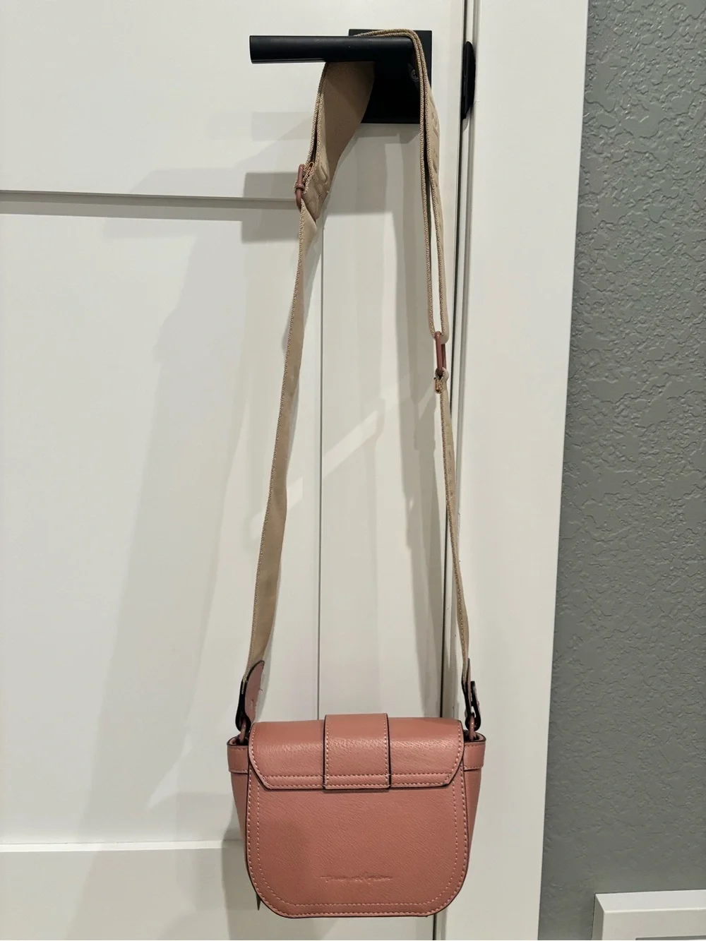 True Religion Crossbody Bag Pink NWT - Picture 2 of 4